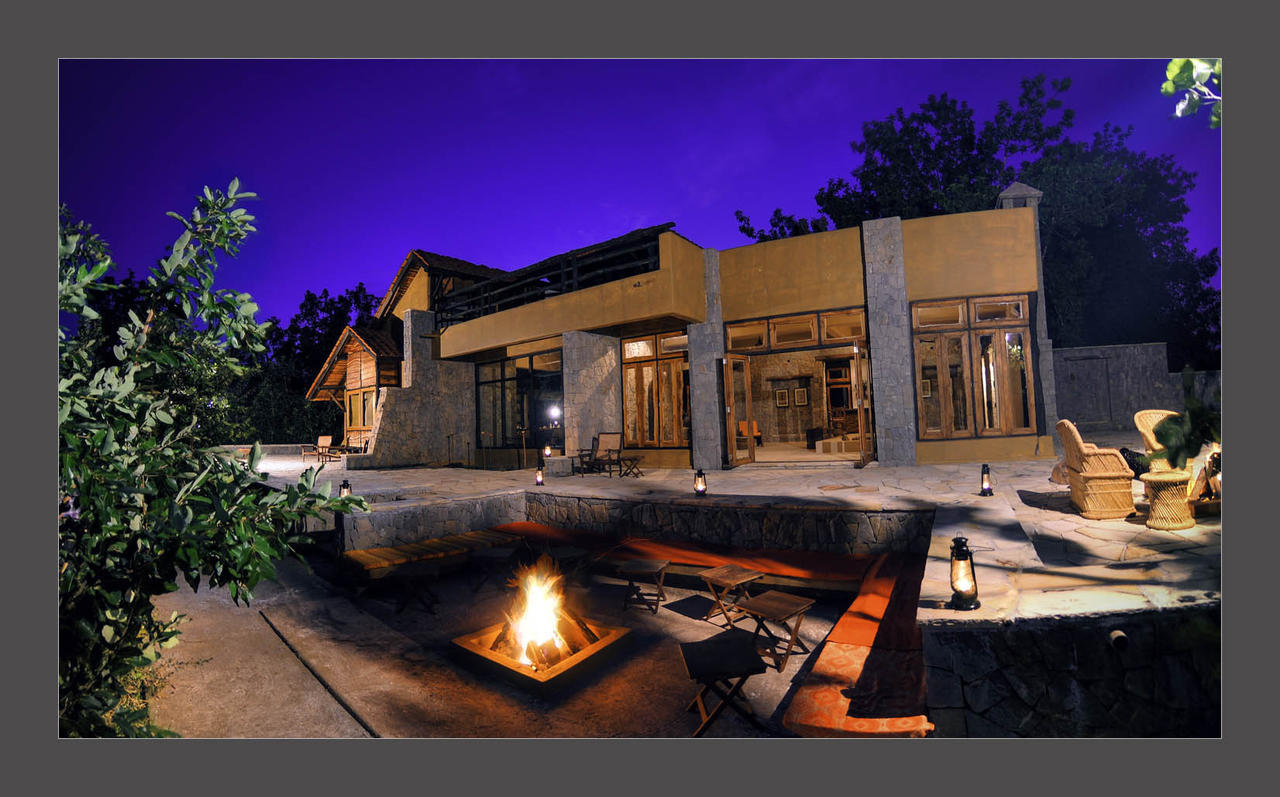 Kanha Earth Lodge Mandlā Esterno foto