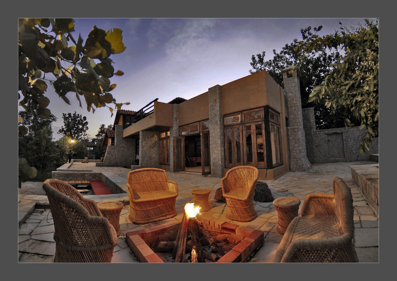 Kanha Earth Lodge Mandlā Esterno foto