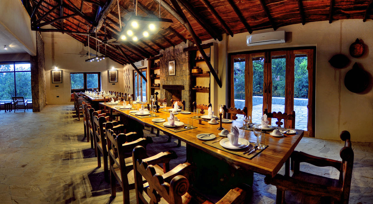 Kanha Earth Lodge Mandlā Esterno foto