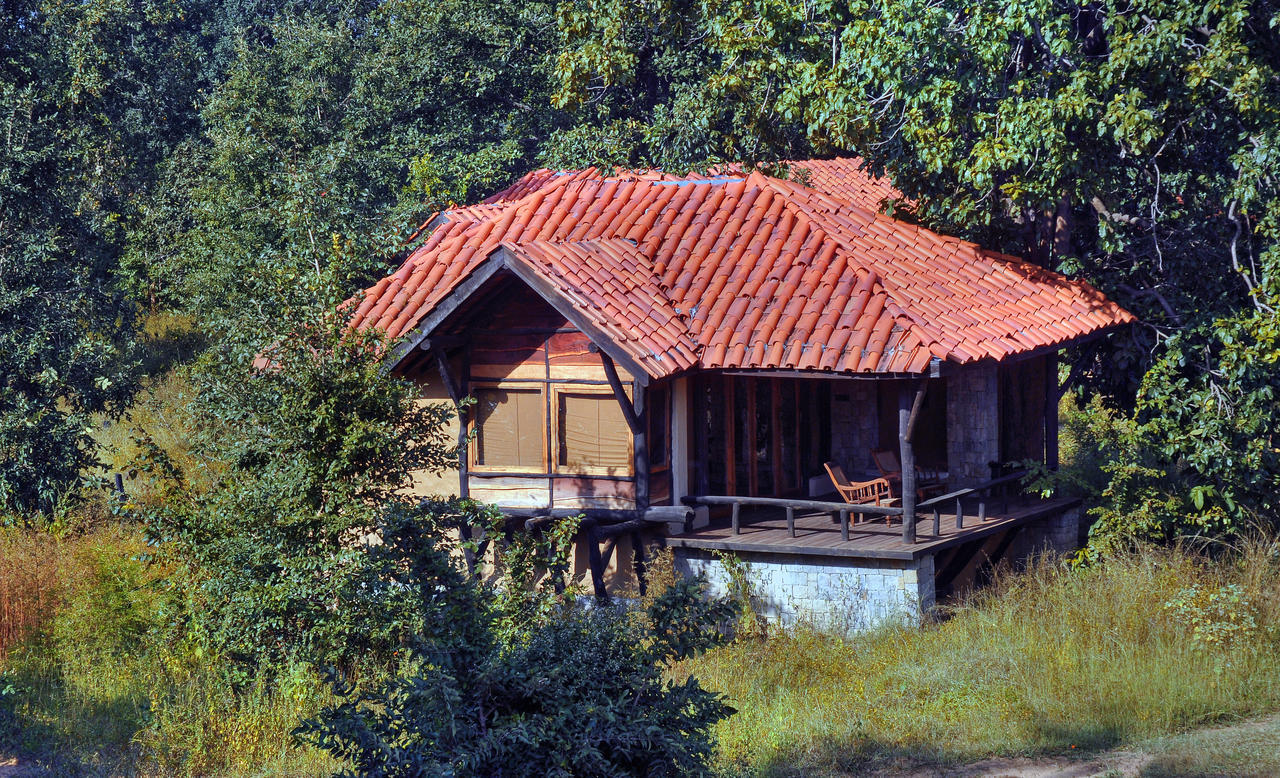 Kanha Earth Lodge Mandlā Esterno foto