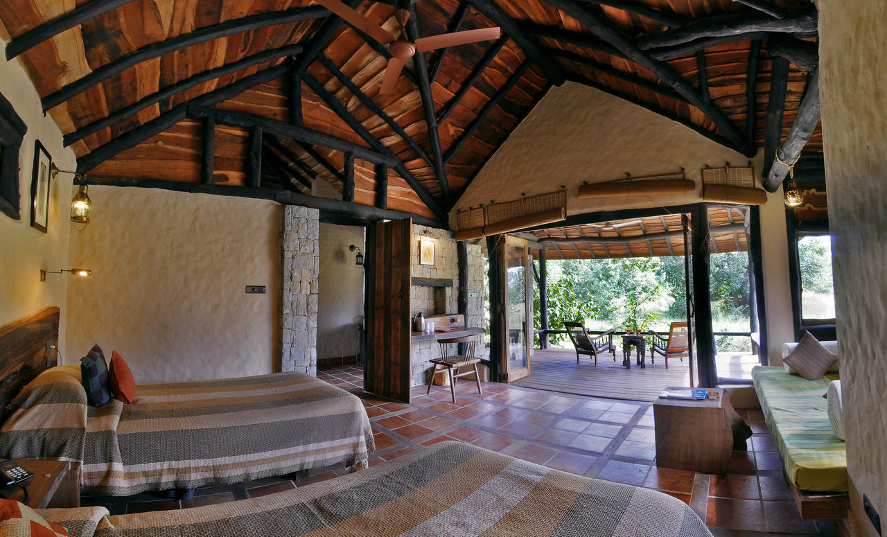 Kanha Earth Lodge Mandlā Esterno foto